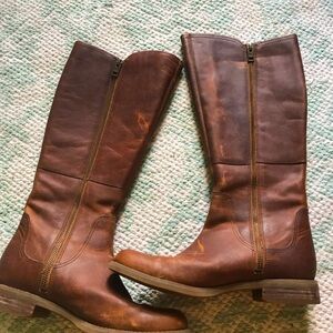 Knee high real leather timberland boots.  Great condition.